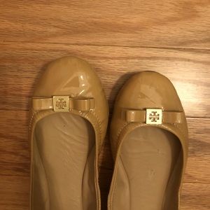Tory Burch Nude Patent Leather Flats with Bow. Size 7.5.